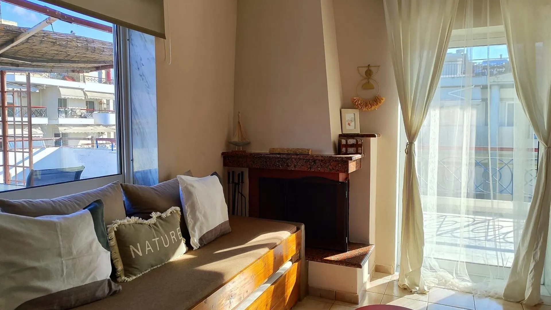 Golden Sky 1 Apartment By Daniela Peraía Griechenland