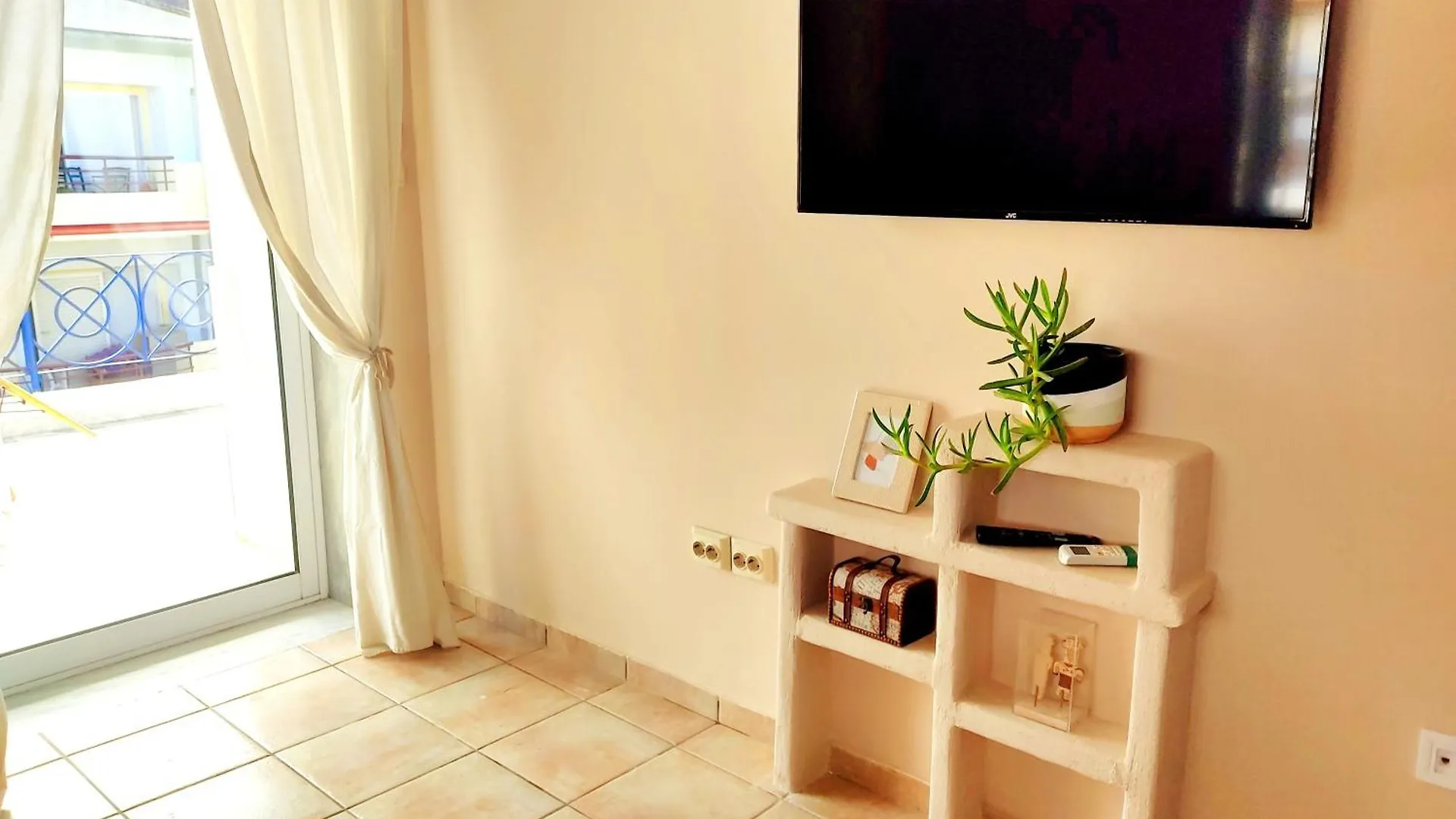 Golden Sky 1 Apartment By Daniela Peraía 0*,